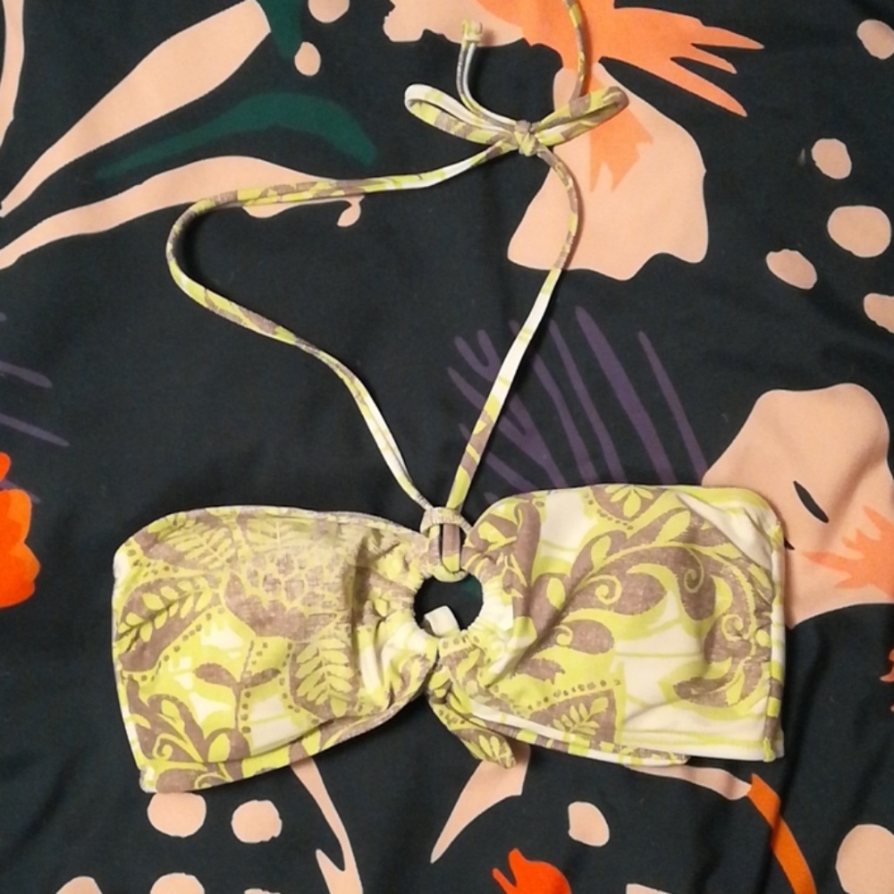NWT Xhilaration bikini top size medium